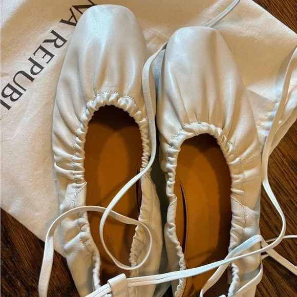 Banana Republic Ruched Leather Ballet Flat - Picture 5 of 7